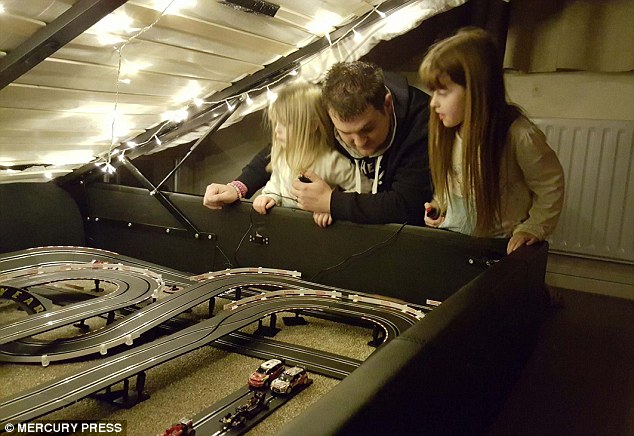 Motorsport-fan-turned-his-bed-into-a-Formula-1-track2